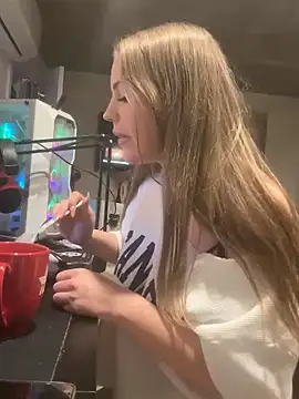 elliepixie online show from December 23, 2:20 am