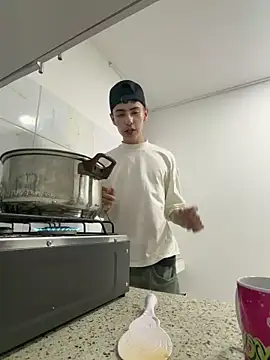 Sebastian Reed online show from February 4, 6:30 am