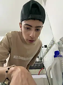 Sebastian Reed online show from February 10, 3:32 am