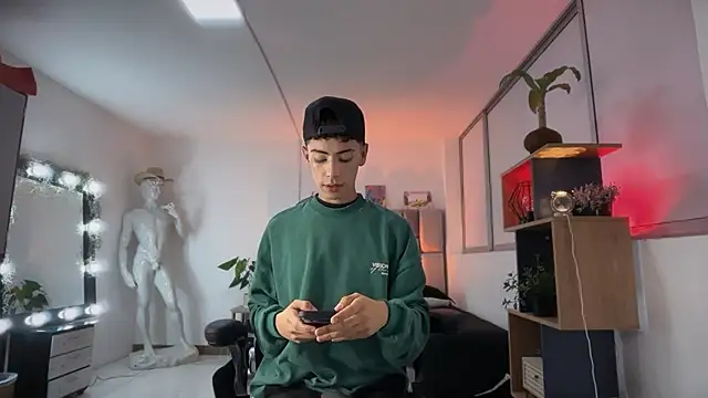 Sebastian Reed online show from March 1, 1:18 am