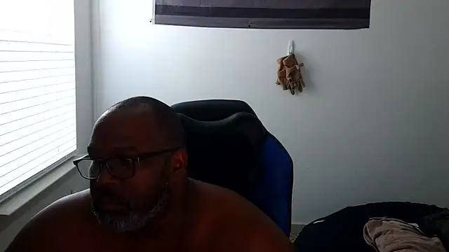 Snapshot of SplendaDaddy50 chatting on July 1, 2:40 pm SplendaDaddy50 online show from July 1, 2:40 pm