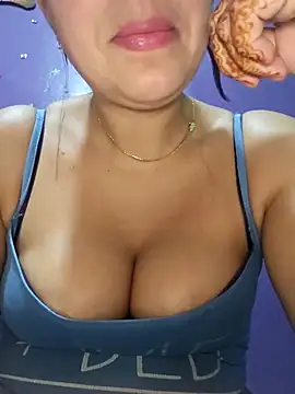 Snapshot of Sexy-girl chatting on February 4, 7:31 pm Sexy-girl online show from February 4, 7:31 pm