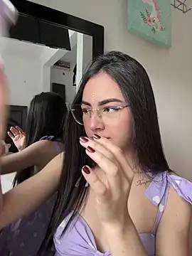 IslaCole online show from October 28, 6:43 pm