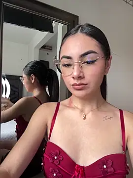 IslaCole online show from February 3, 7:30 pm