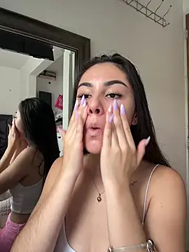 IslaCole online show from April 6, 6:53 pm