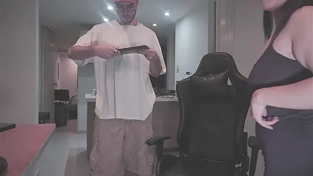 Snapshot of dan_and_daya chatting on November 6, 5:19 am dan and daya online show from November 6, 5:19 am