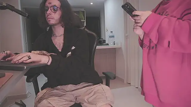 Snapshot of dan_and_daya chatting on November 16, 9:26 am dan and daya online show from November 16, 9:26 am