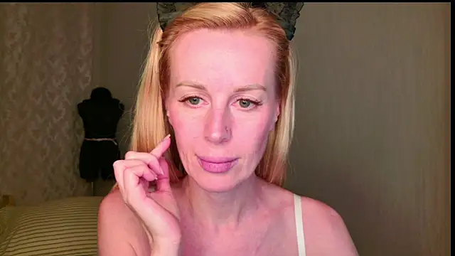 Snapshot of Kess-Edison chatting on November 2, 7:27 pm Kess-Edison online show from November 2, 7:27 pm