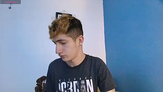 Snapshot of Erick_Taylor3 chatting on June 27, 8:36 pm Erick Taylor3 online show from June 27, 8:36 pm