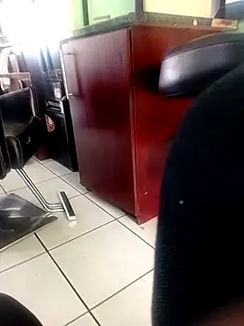 Snapshot of 09slambitch chatting on November 26, 9:43 am 09slambitch online show from November 26, 9:43 am