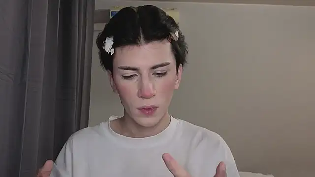 Snapshot of Oliver_star_boy_ chatting on October 31, 4:30 pm Oliver star boy online show from October 31, 4:30 pm