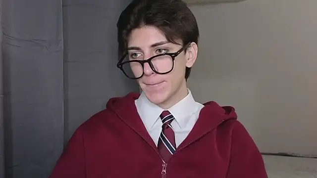 Snapshot of Oliver_star_boy_ chatting on November 9, 6:06 pm Oliver star boy online show from November 9, 6:06 pm