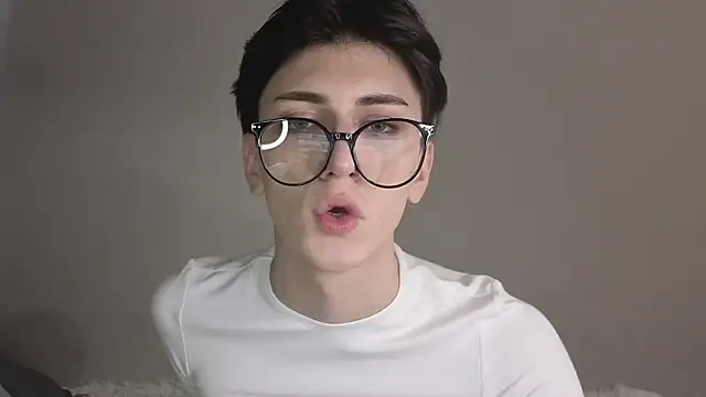 Snapshot of Oliver_star_boy_ chatting on November 21, 12:26 pm Oliver star boy online show from November 21, 12:26 pm