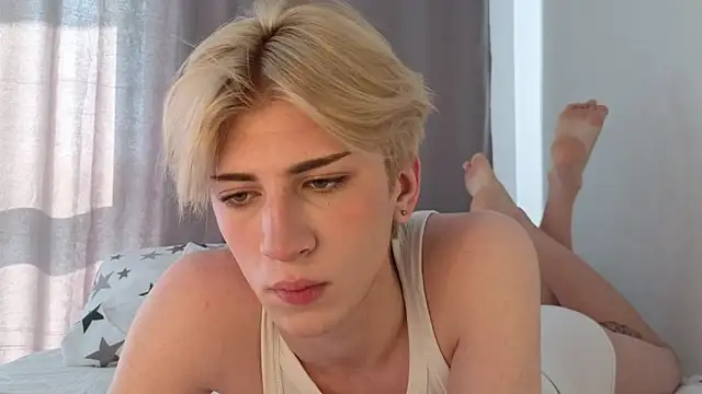 Oliver star boy  online show from May 26, 4:41 am