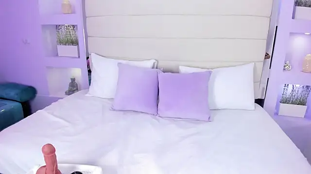 AmyColman  online show from January 10, 12:07 pm