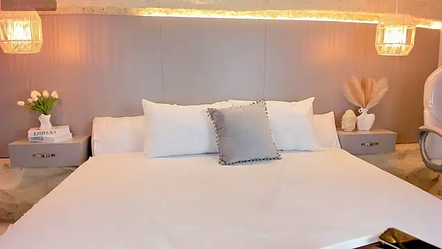 AmyColman  online show from March 25, 12:11 pm