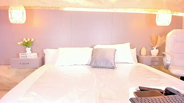 AmyColman  online show from April 17, 12:08 pm