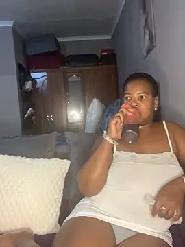 Snapshot of SweetCandy84 chatting on November 9, 5:44 pm SweetCandy84 online show from November 9, 5:44 pm