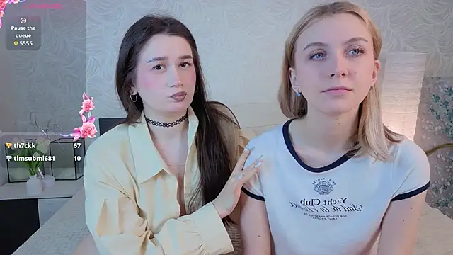 Snapshot of betweenUse chatting on December 23, 5:05 am betweenUse online show from December 23, 5:05 am