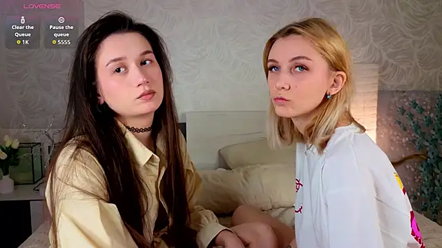 Snapshot of betweenUse chatting on January 6, 5:22 am betweenUse online show from January 6, 5:22 am