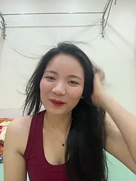 Bee Yellow00 online show from May 20, 4:51 am
