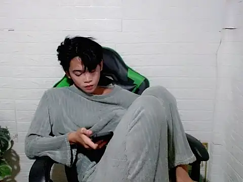AsianCuteGuy21 online show from April 5, 5:10 pm