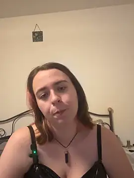 Latexaddictx  online show from October 25, 7:08 pm