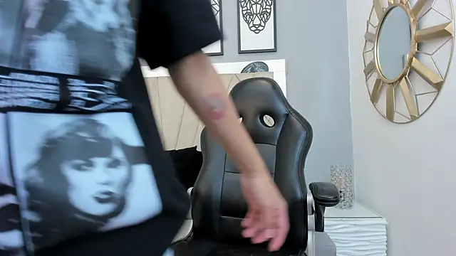 Snapshot of adams_bobby chatting on November 28, 11:24 am adams bobby online show from November 28, 11:24 am