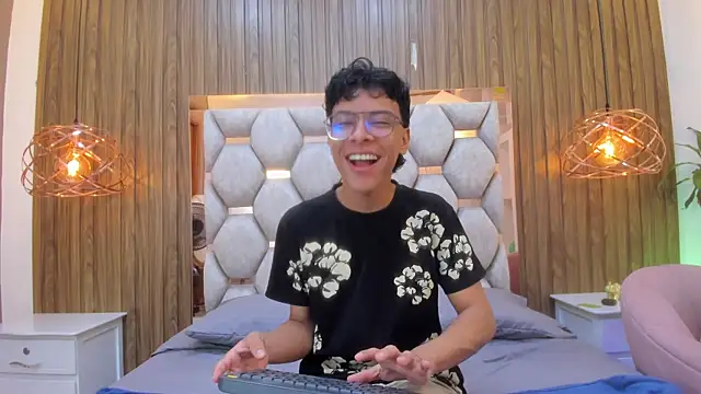 adams bobby online show from June 26, 11:14 am