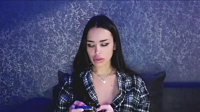 velvetveyraX online show from January 9, 3:15 pm