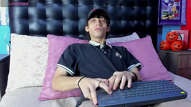 Khalid16  online show from October 30, 1:56 pm