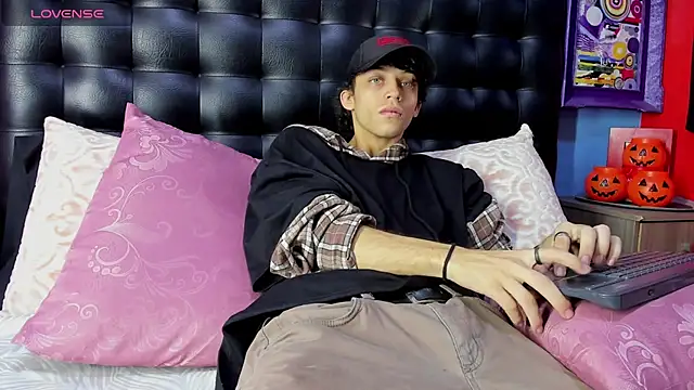 Khalid16  online show from November 3, 1:34 pm