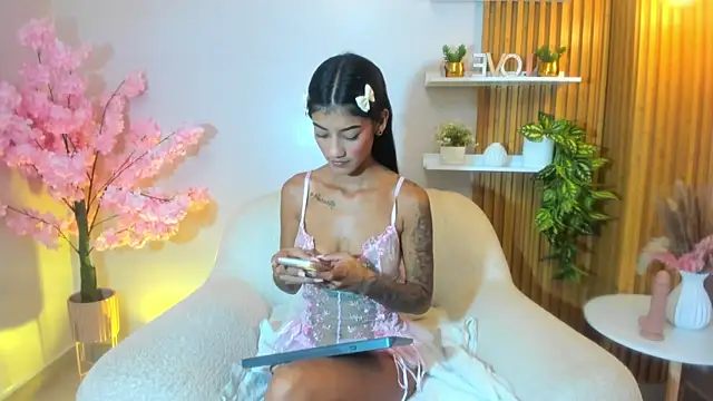 milkybaby  online show from December 3, 5:22 pm