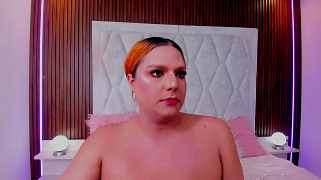 Snapshot of IrinaaVega chatting on December 4, 1:20 pm IrinaaVega online show from December 4, 1:20 pm