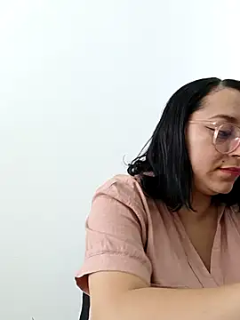 Snapshot of Caroline-17 chatting on November 7, 6:19 pm Caroline-17 online show from November 7, 6:19 pm