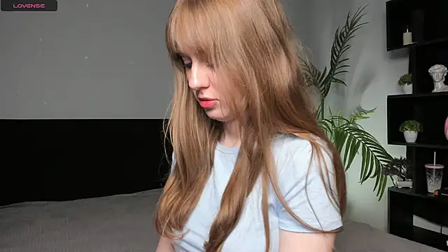 TessaStruble online show from November 9, 9:18 am