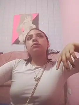 Snapshot of Victoria_Alvarez chatting on November 19, 1:05 am Victoria Alvarez online show from November 19, 1:05 am