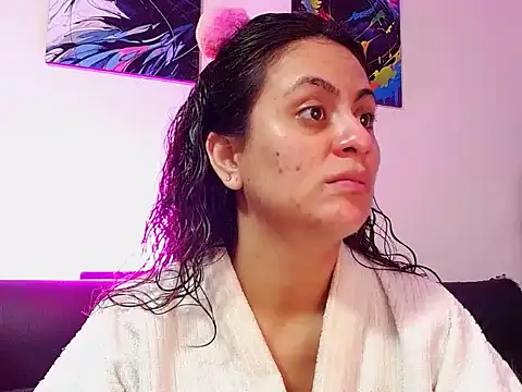 Caroline Jons online show from November 10, 2:05 pm