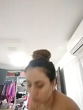 Caroline Jons online show from December 3, 12:25 pm