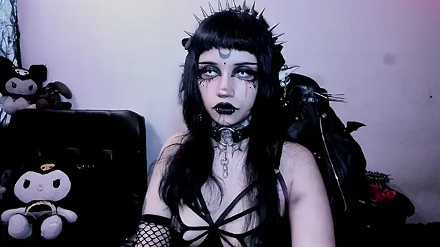 Yueeclipsa online show from June 2, 5:15 pm