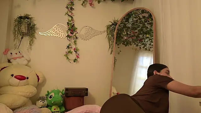 ISA NIXON online show from April 1, 3:31 pm