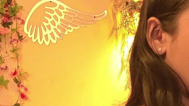 ISA NIXON online show from April 11, 10:25 pm