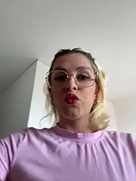 Snapshot of loremusis- chatting on November 6, 7:37 pm loremusis- online show from November 6, 7:37 pm