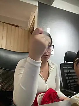 Kloe Novoa online show from February 14, 1:30 pm