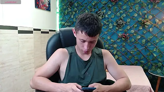 Snapshot of Garuo_18 chatting on November 9, 3:16 am Garuo 18 online show from November 9, 3:16 am