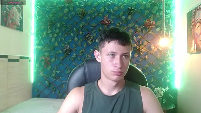 Snapshot of Garuo_18 chatting on November 21, 3:38 am Garuo 18 online show from November 21, 3:38 am