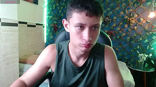 Snapshot of Garuo_18 chatting on November 23, 2:55 am Garuo 18 online show from November 23, 2:55 am