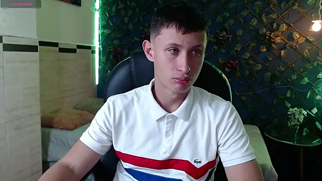 Snapshot of Garuo_18 chatting on November 25, 3:28 am Garuo 18 online show from November 25, 3:28 am