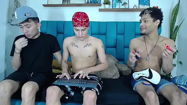 Hot Boys Latinos X online show from April 16, 5:03 pm