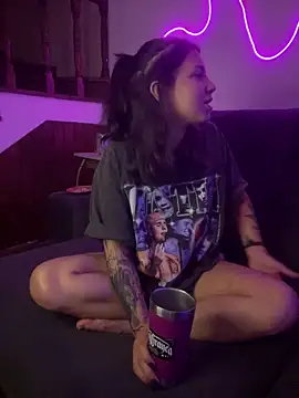 Hannahinfame online show from November 11, 5:29 am